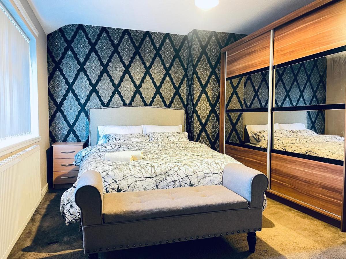 3 Bedroom Holiday House,Close To M6-Express Way To Centre Birmingham Luaran gambar