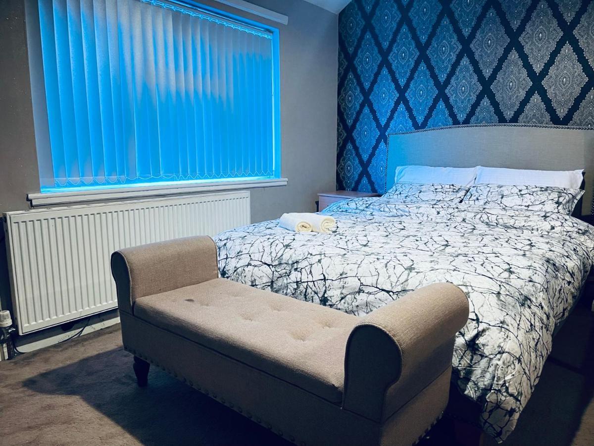 3 Bedroom Holiday House,Close To M6-Express Way To Centre Birmingham Luaran gambar