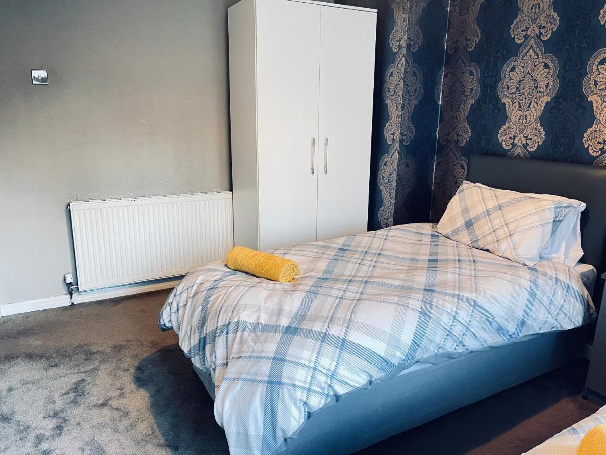 3 Bedroom Holiday House,Close To M6-Express Way To Centre Birmingham Luaran gambar