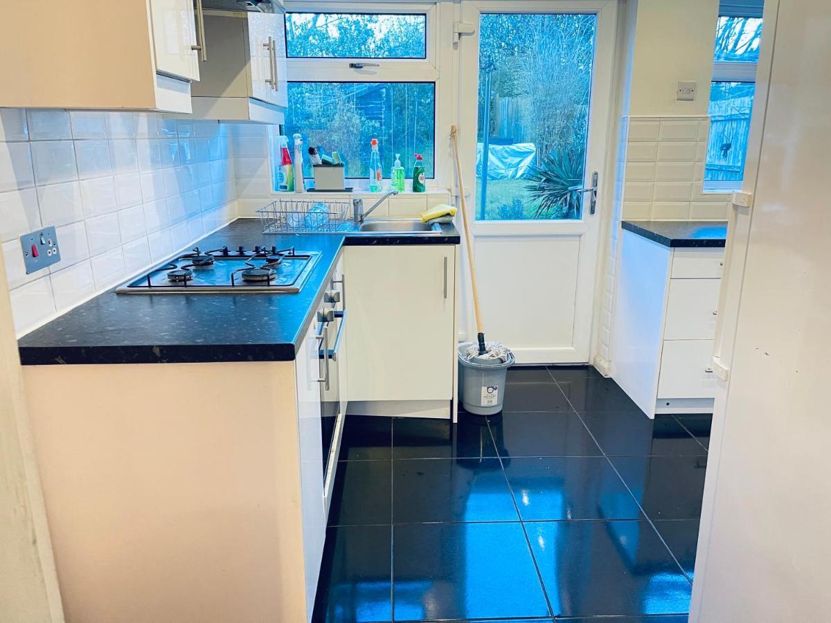3 Bedroom Holiday House,Close To M6-Express Way To Centre Birmingham Luaran gambar