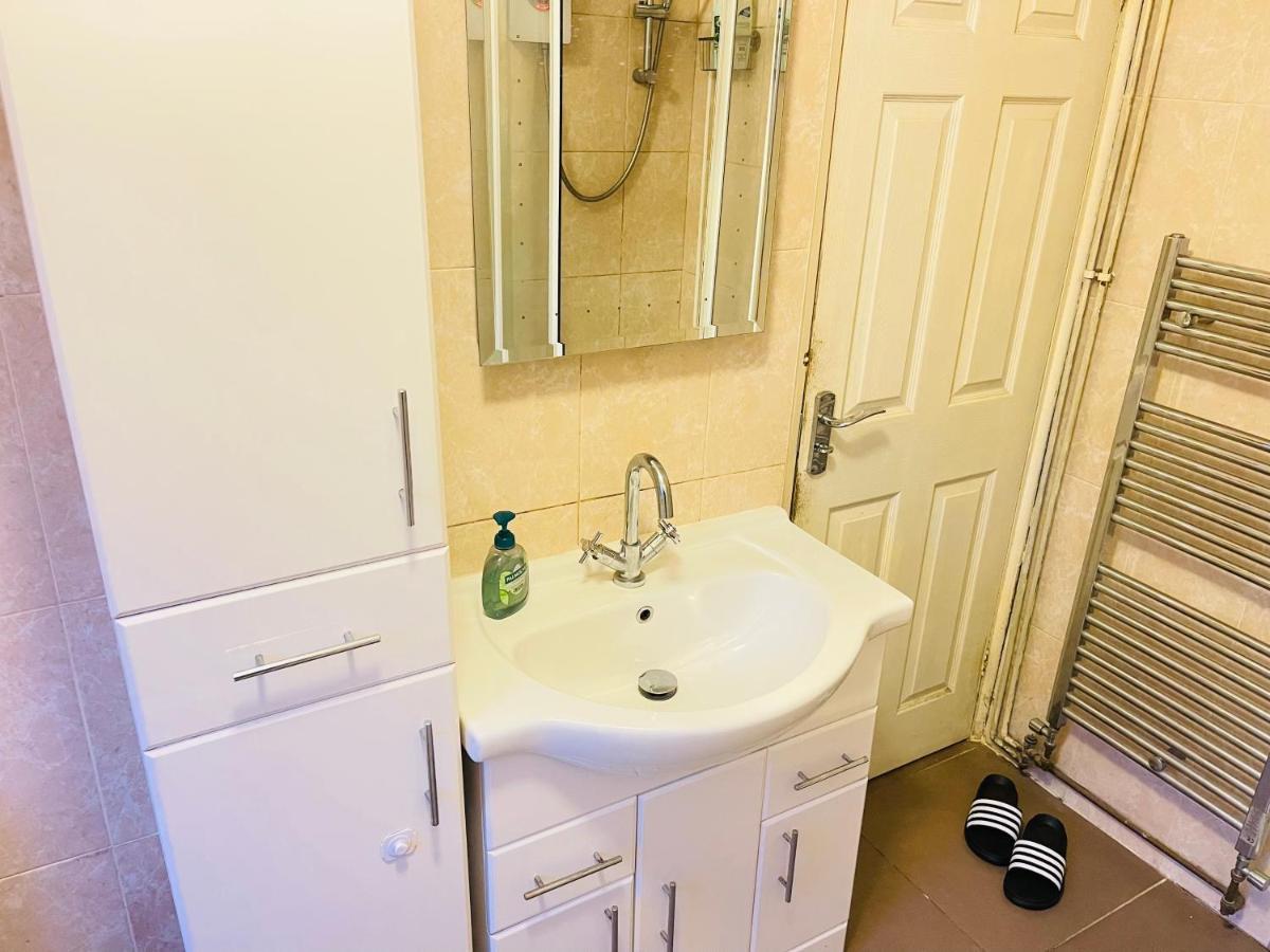 3 Bedroom Holiday House,Close To M6-Express Way To Centre Birmingham Luaran gambar
