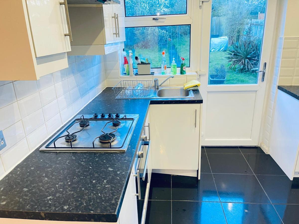 3 Bedroom Holiday House,Close To M6-Express Way To Centre Birmingham Luaran gambar