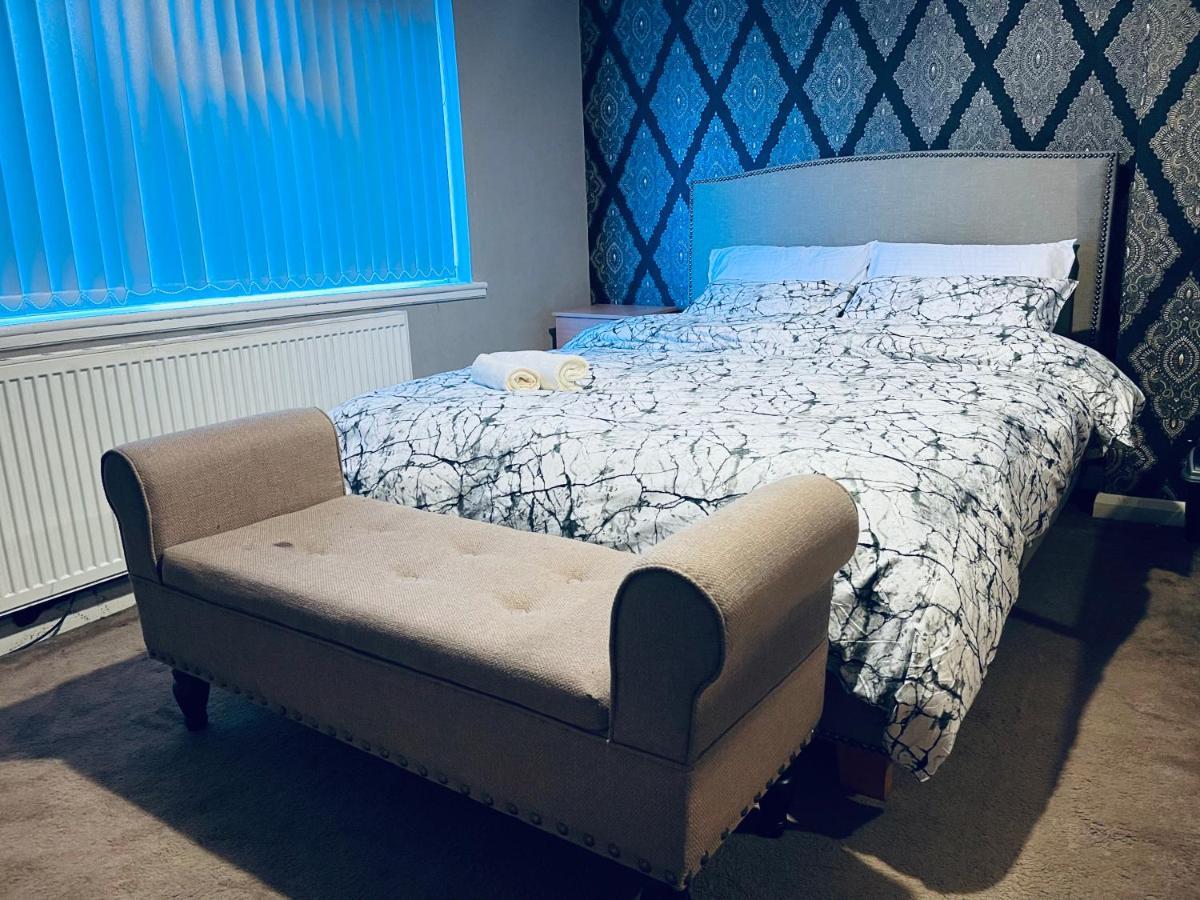 3 Bedroom Holiday House,Close To M6-Express Way To Centre Birmingham Luaran gambar