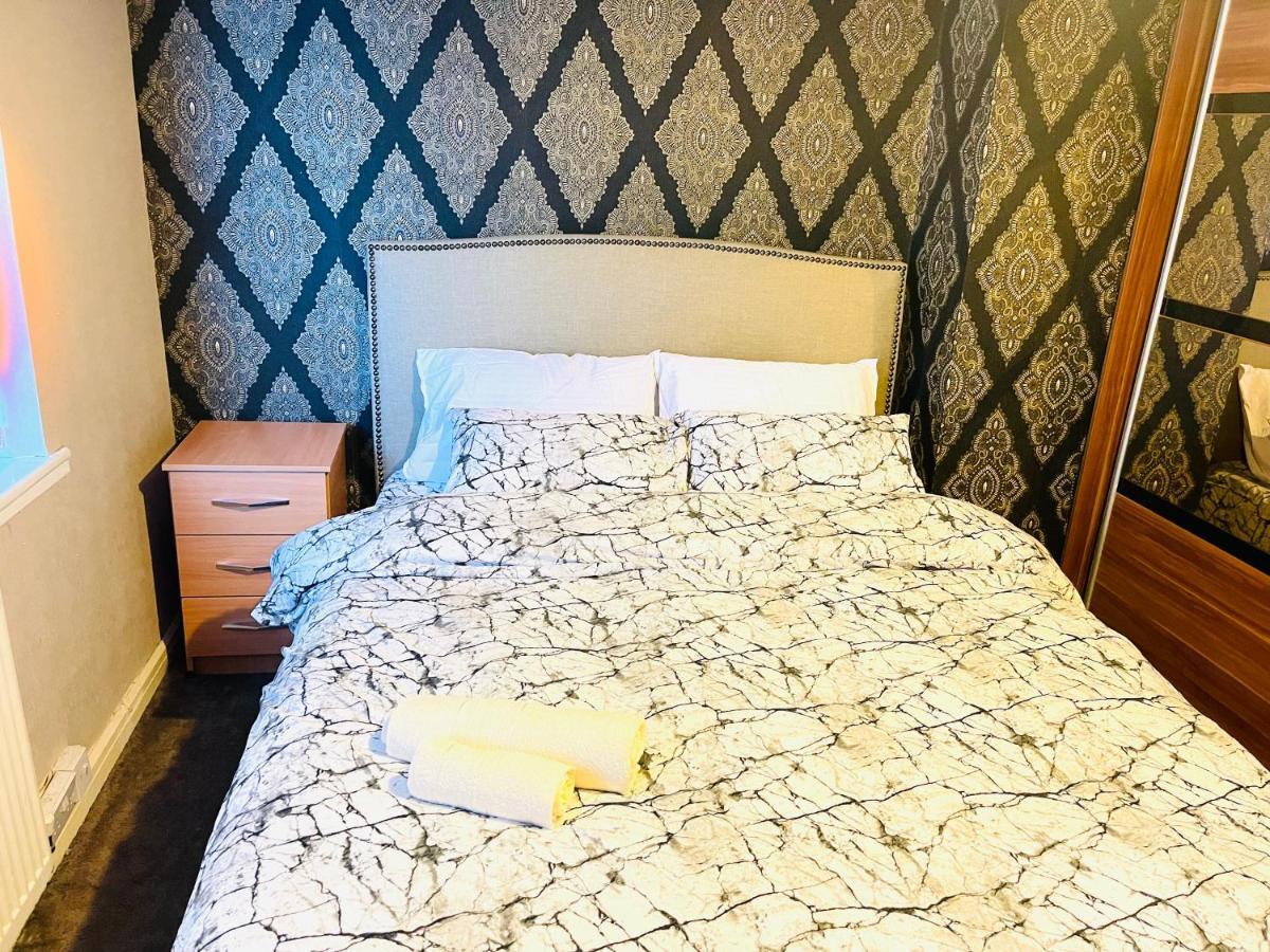 3 Bedroom Holiday House,Close To M6-Express Way To Centre Birmingham Luaran gambar