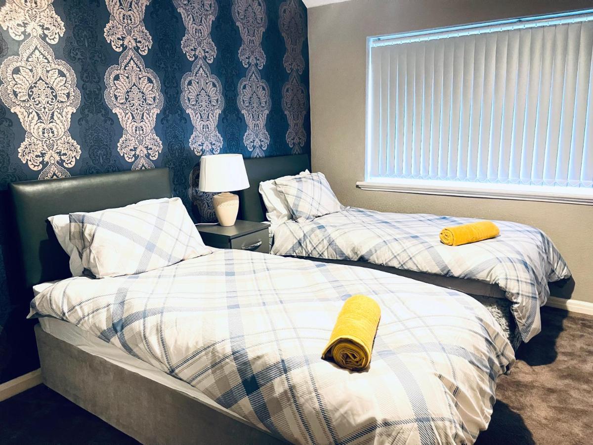 3 Bedroom Holiday House,Close To M6-Express Way To Centre Birmingham Luaran gambar