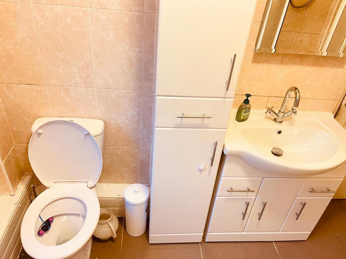 3 Bedroom Holiday House,Close To M6-Express Way To Centre Birmingham Luaran gambar