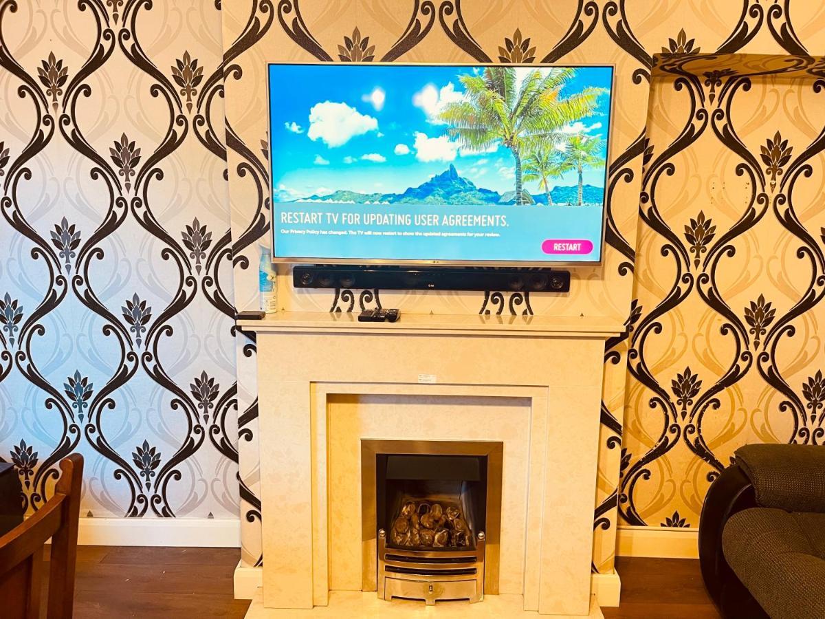 3 Bedroom Holiday House,Close To M6-Express Way To Centre Birmingham Luaran gambar
