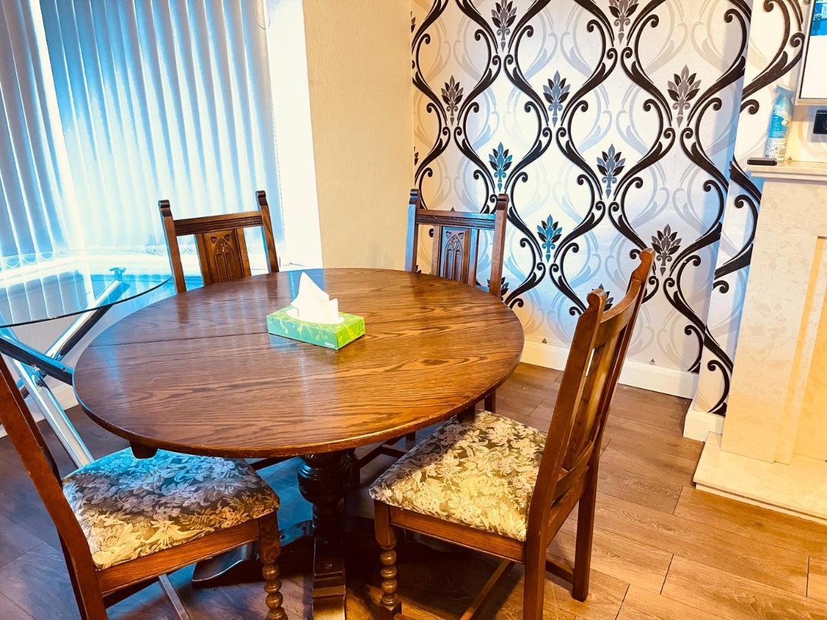 3 Bedroom Holiday House,Close To M6-Express Way To Centre Birmingham Luaran gambar