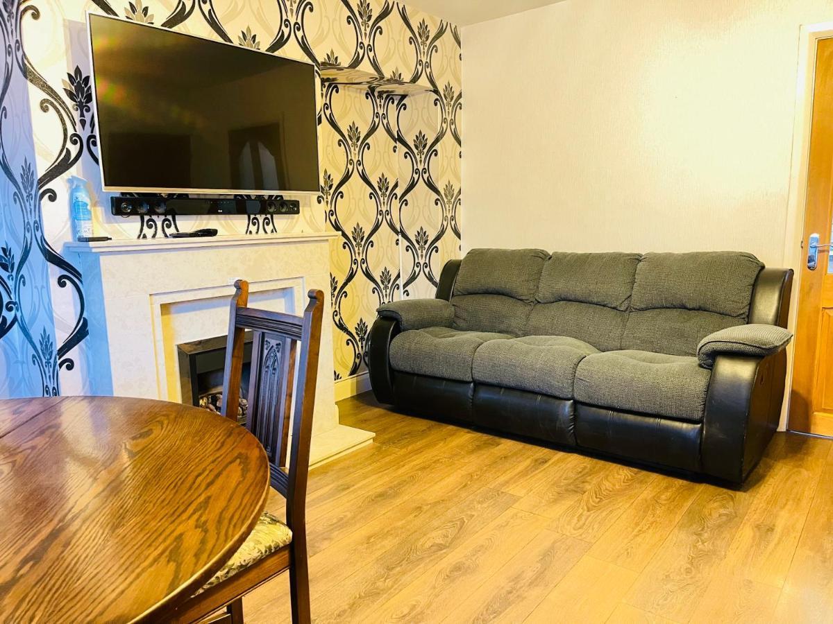 3 Bedroom Holiday House,Close To M6-Express Way To Centre Birmingham Luaran gambar