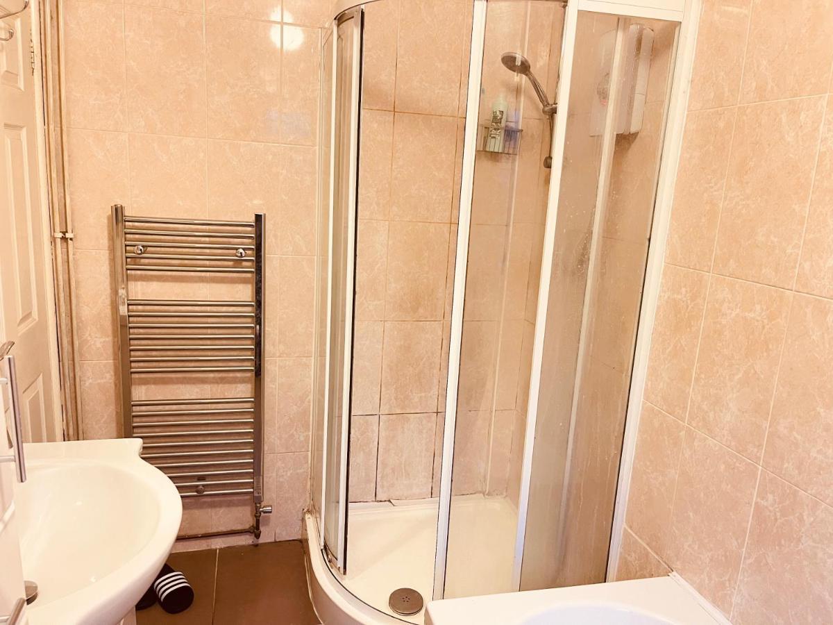3 Bedroom Holiday House,Close To M6-Express Way To Centre Birmingham Luaran gambar