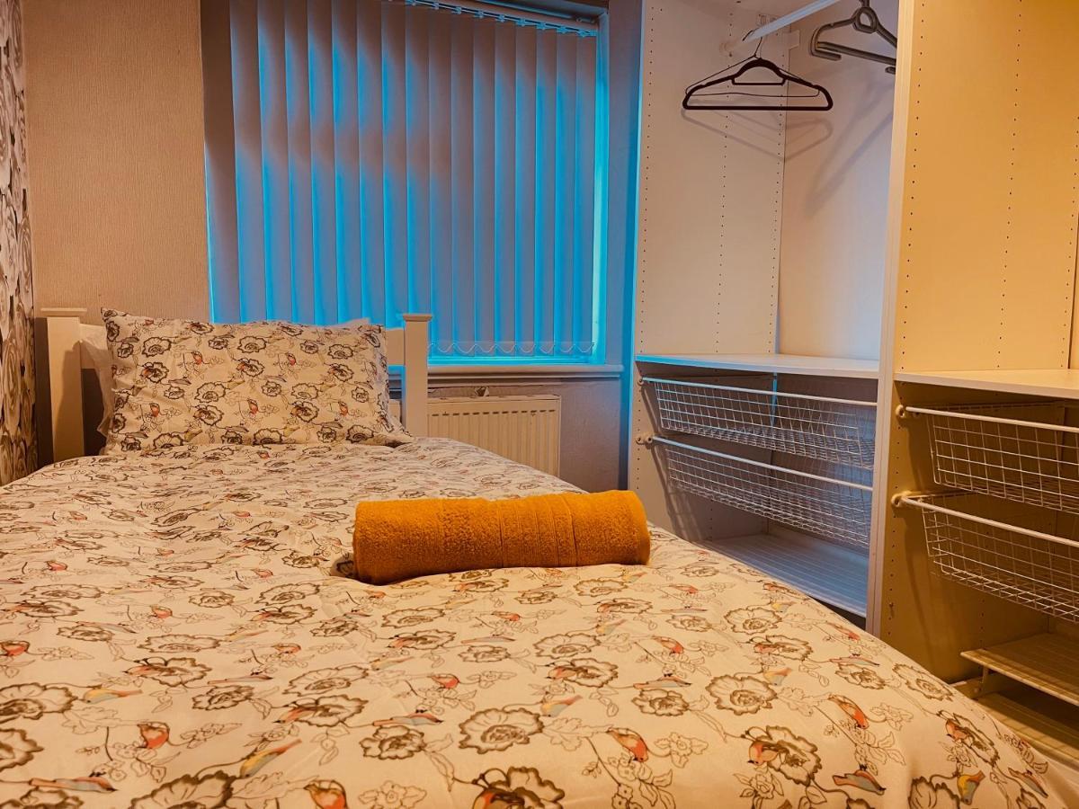 3 Bedroom Holiday House,Close To M6-Express Way To Centre Birmingham Luaran gambar