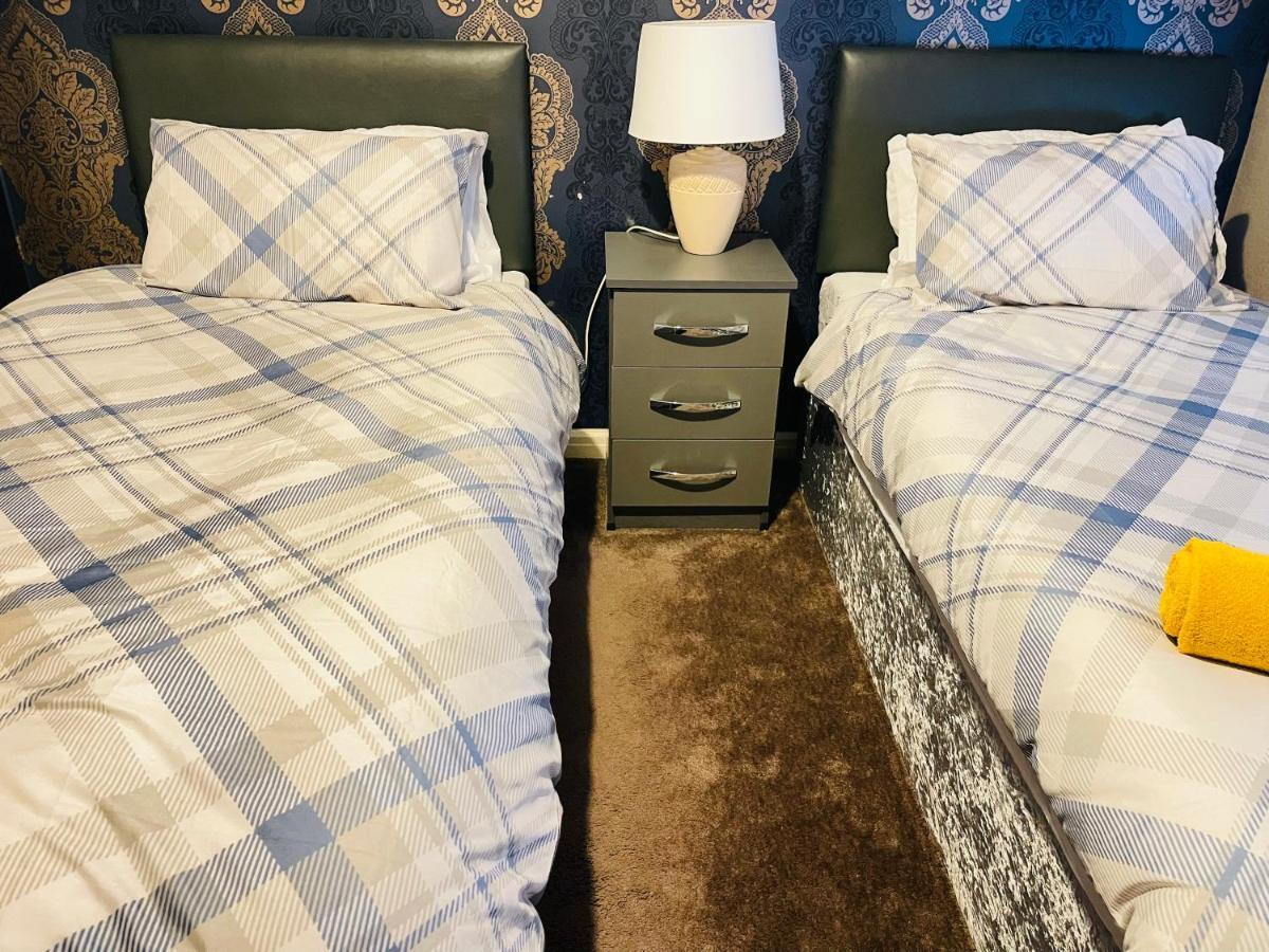 3 Bedroom Holiday House,Close To M6-Express Way To Centre Birmingham Luaran gambar