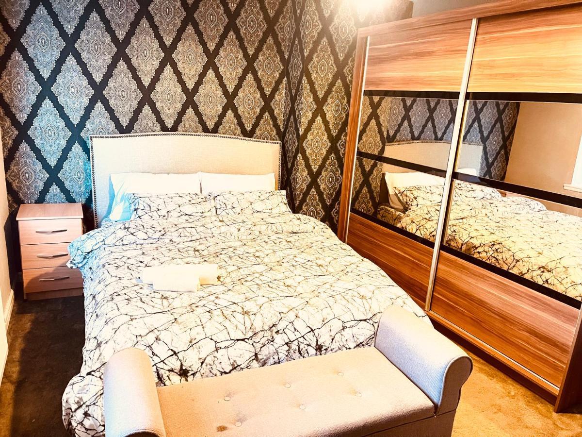 3 Bedroom Holiday House,Close To M6-Express Way To Centre Birmingham Luaran gambar